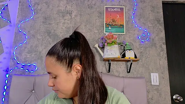 Snapshot of Victoria_Ponce1 chatting on 10/09/25, 01:31 Victoria Ponce1 online show from 10/09/25, 01:31