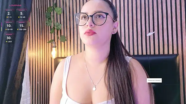 Snapshot of Victoria_Ponce1 chatting on 10/18/25, 08:09 Victoria Ponce1 online show from 10/18/25, 08:09