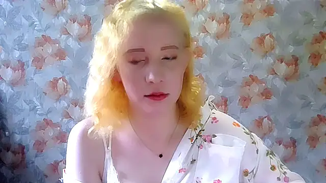 Snapshot of MelxMellie chatting on 04/30/26, 02:12 MelxMellie online show from 04/30/26, 02:12