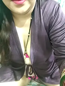 Snapshot of Mayuri77 chatting on 09/13/25, 07:24 Mayuri77 online show from 09/13/25, 07:24