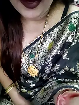 Snapshot of Mayuri77 chatting on 11/11/25, 06:46 Mayuri77 online show from 11/11/25, 06:46