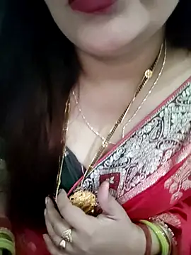 Snapshot of Mayuri77 chatting on 11/18/25, 06:51 Mayuri77 online show from 11/18/25, 06:51