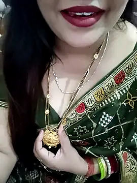 Snapshot of Mayuri77 chatting on 11/18/25, 06:56 Mayuri77 online show from 11/18/25, 06:56