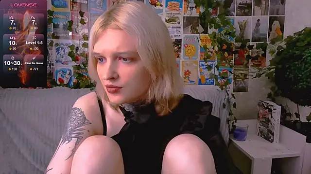 Simona Rain online show from 10/31/25, 11:39