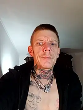 Snapshot of Tattooguy_86 chatting on 12/01/25, 10:59 Tattooguy 86 online show from 12/01/25, 10:59