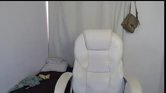 Xileny-Halliwey online show from 10/02/25, 05:20