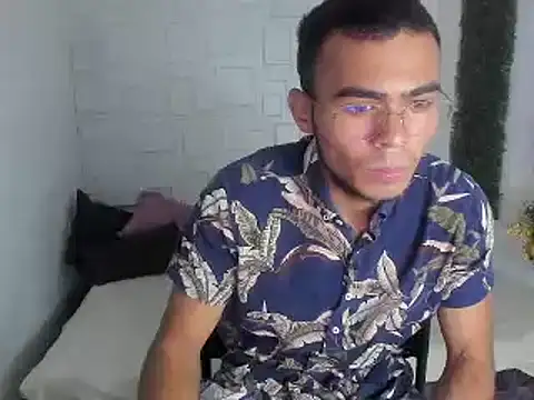 Snapshot of alessandro_2005 chatting on 12/07/24, 09:44 alessandro 2005 online show from 12/07/24, 09:44