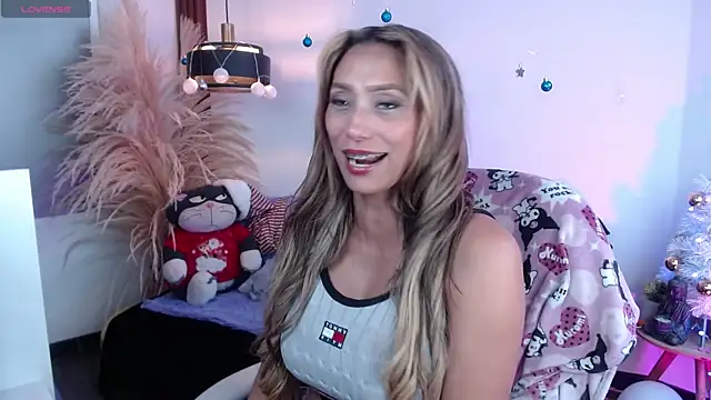 Snapshot of salome_drasin chatting on 12/22/25, 08:39 salome drasin online show from 12/22/25, 08:39