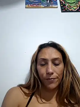 Snapshot of salome_drasin chatting on 04/29/26, 04:05 salome drasin online show from 04/29/26, 04:05