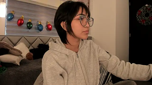 im Luucy online show from 12/17/24, 02:00