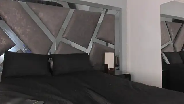 Radiant Naomi online show from 05/09/26, 11:59