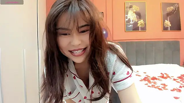 may mia online show from 03/10/25, 06:59