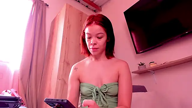 Snapshot of sofiaVelez01 chatting on 06/03/26, 04:34 sofiaVelez01 online show from 06/03/26, 04:34