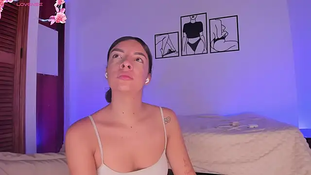 Snapshot of 777AylinZ chatting on 10/20/25, 11:54 777AylinZ online show from 10/20/25, 11:54