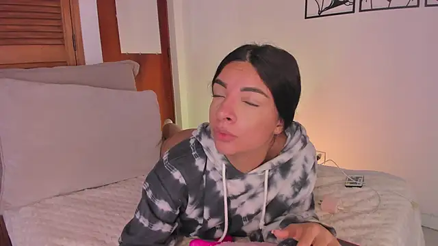 Snapshot of 777AylinZ chatting on 10/23/25, 11:53 777AylinZ online show from 10/23/25, 11:53