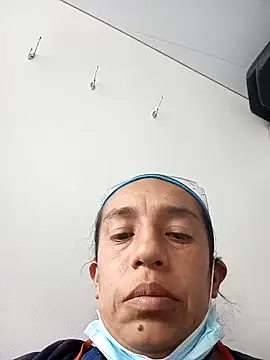 Snapshot of yaz_guzman chatting on 12/16/24, 05:00 yaz guzman online show from 12/16/24, 05:00