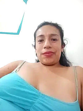 Snapshot of yaz_guzman chatting on 03/05/25, 02:45 yaz guzman online show from 03/05/25, 02:45