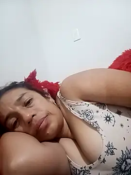 Snapshot of yaz_guzman chatting on 10/11/25, 05:50 yaz guzman online show from 10/11/25, 05:50