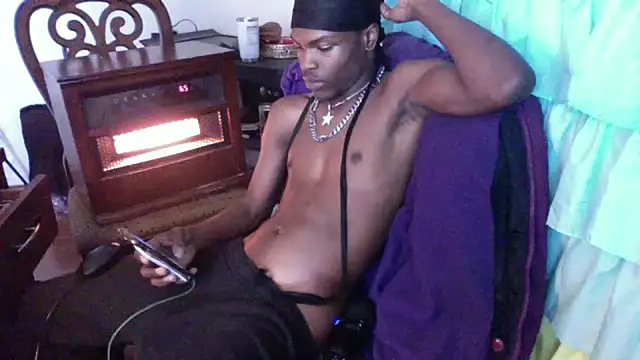 Snapshot of BullHorse23LIVE chatting on 12/06/24, 06:28 BullHorse23LIVE online show from 12/06/24, 06:28