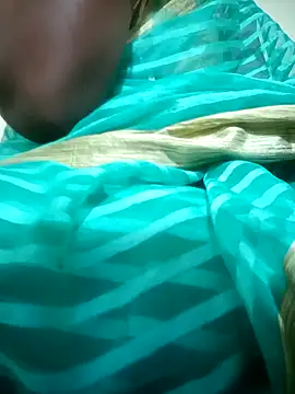 Snapshot of Cute-chinny chatting on 01/22/25, 02:03 Cute-chinny online show from 01/22/25, 02:03