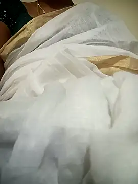 Snapshot of Cute-chinny chatting on 02/01/25, 01:34 Cute-chinny online show from 02/01/25, 01:34