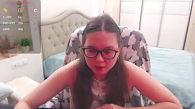 Snapshot of Cutie_Emily chatting on 10/19/25, 03:12 Cutie Emily online show from 10/19/25, 03:12