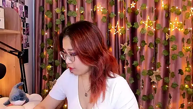 Snapshot of Myamyali chatting on 12/16/24, 12:04 Myamyali online show from 12/16/24, 12:04