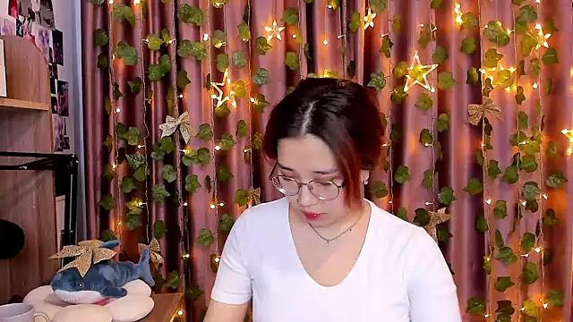 Snapshot of Myamyali chatting on 12/18/24, 12:32 Myamyali online show from 12/18/24, 12:32