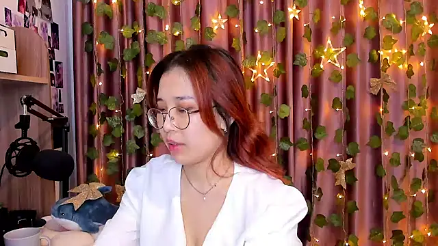 Snapshot of Myamyali chatting on 12/18/24, 03:37 Myamyali online show from 12/18/24, 03:37