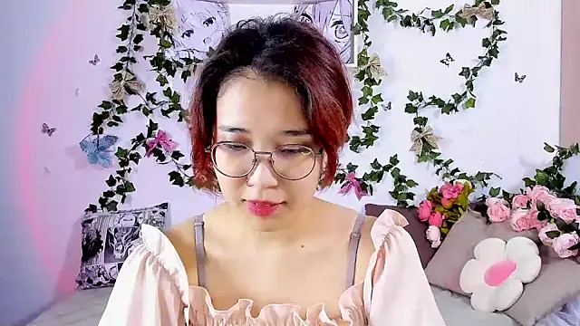 Snapshot of Myamyali chatting on 12/24/24, 10:17 Myamyali online show from 12/24/24, 10:17