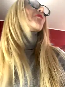 Snapshot of harleyejoker1 chatting on 11/04/25, 10:03 harleyejoker1 online show from 11/04/25, 10:03