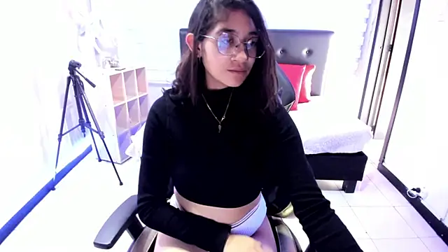 Lili Gomez  online show from 12/07/24, 03:52
