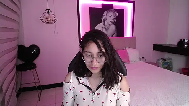 Lili Gomez  online show from 12/21/24, 12:38