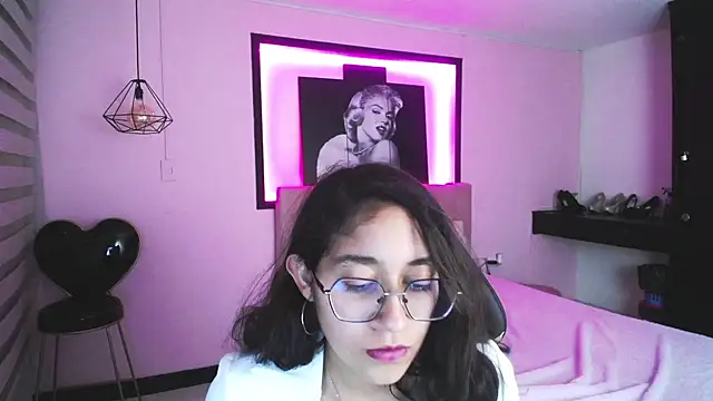 Lili Gomez  online show from 12/27/24, 10:37