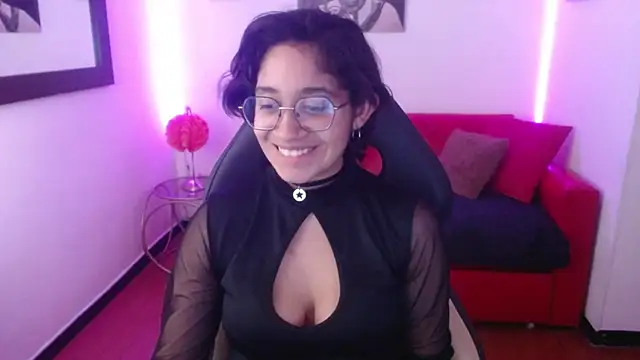 Lili Gomez  online show from 02/03/25, 05:14