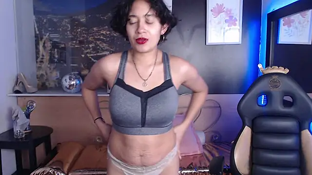Lili Gomez  online show from 10/20/25, 01:22