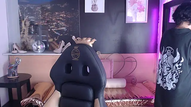 Lili Gomez  online show from 10/24/25, 02:02