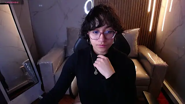 Lili Gomez  online show from 11/14/25, 01:21