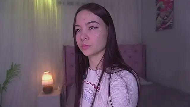 Lia Sweett  online show from 07/27/26, 04:58