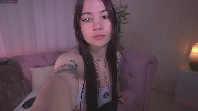 Lia Sweett  online show from 07/28/26, 04:39