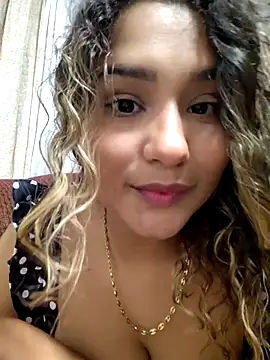 Snapshot of BrendaGirs chatting on 11/07/25, 02:33 BrendaGirs online show from 11/07/25, 02:33