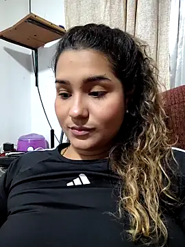 Snapshot of BrendaGirs chatting on 11/12/25, 02:23 BrendaGirs online show from 11/12/25, 02:23