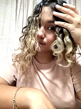 Snapshot of BrendaGirs chatting on 11/13/25, 02:32 BrendaGirs online show from 11/13/25, 02:32