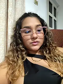 Snapshot of BrendaGirs chatting on 11/14/25, 03:16 BrendaGirs online show from 11/14/25, 03:16