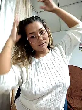 Snapshot of BrendaGirs chatting on 11/17/25, 04:40 BrendaGirs online show from 11/17/25, 04:40