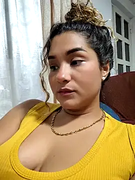 Snapshot of BrendaGirs chatting on 11/19/25, 02:22 BrendaGirs online show from 11/19/25, 02:22