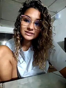 Snapshot of BrendaGirs chatting on 11/28/25, 02:58 BrendaGirs online show from 11/28/25, 02:58