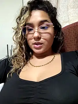 Snapshot of BrendaGirs chatting on 12/16/25, 03:00 BrendaGirs online show from 12/16/25, 03:00