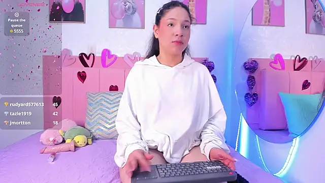 amandalee01 online show from 02/09/25, 08:24