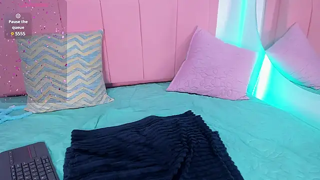 amandalee01 online show from 03/13/25, 04:45